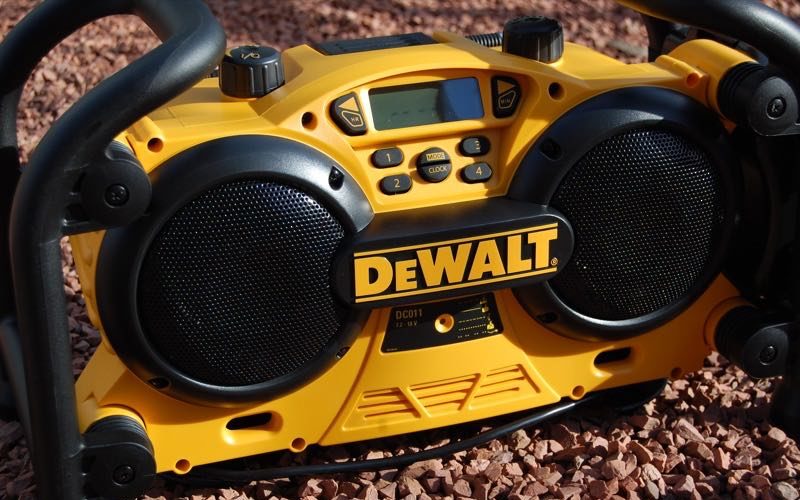 DeWalt DC11 radio