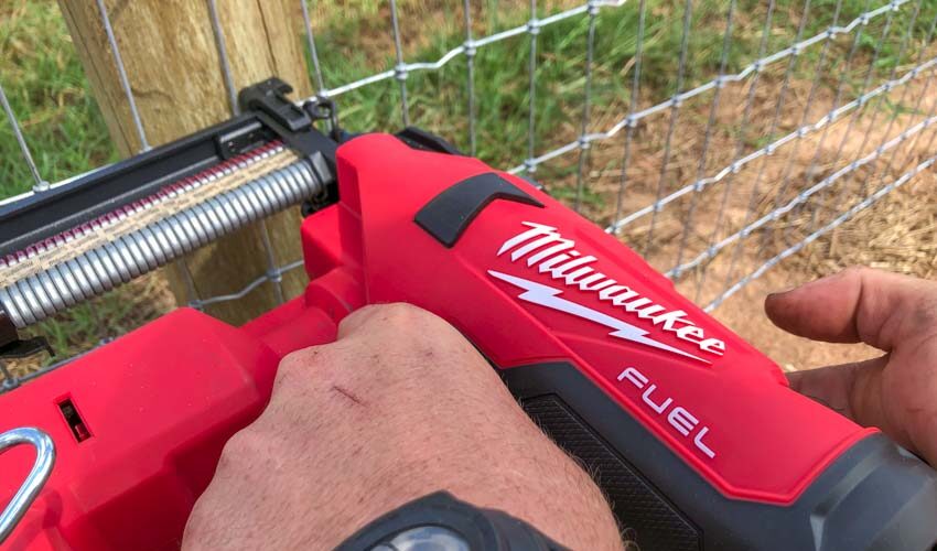 Milwaukee M18 Fuel Utility Fencing Stapler Review 2843