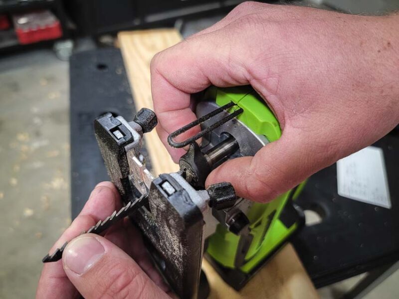 tool-free jigsaw blade removal